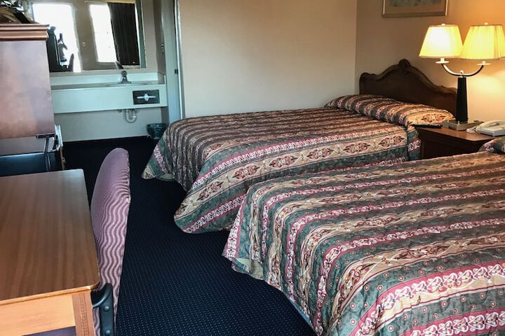 Room 5 of 8