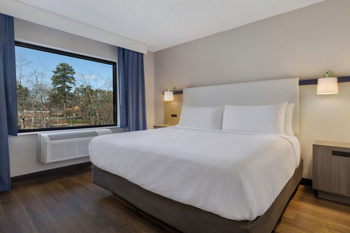 Lake Norman Inn and Suites