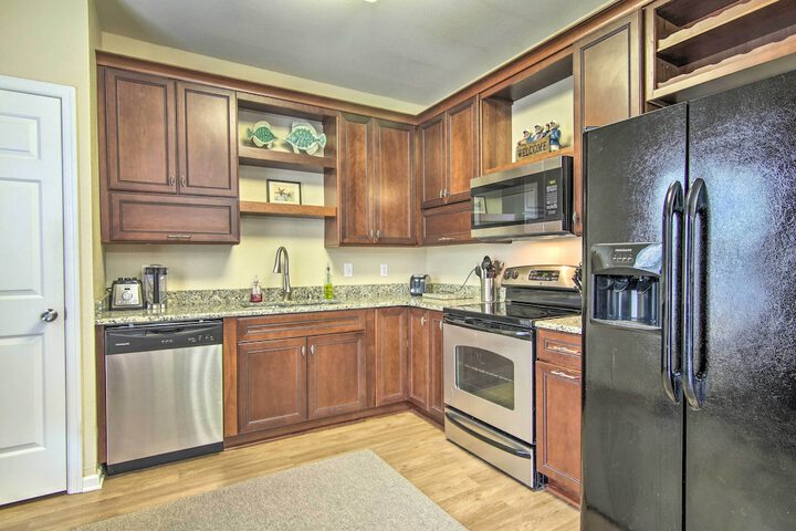 Pool Access & Deck: Bethany Beach Gem