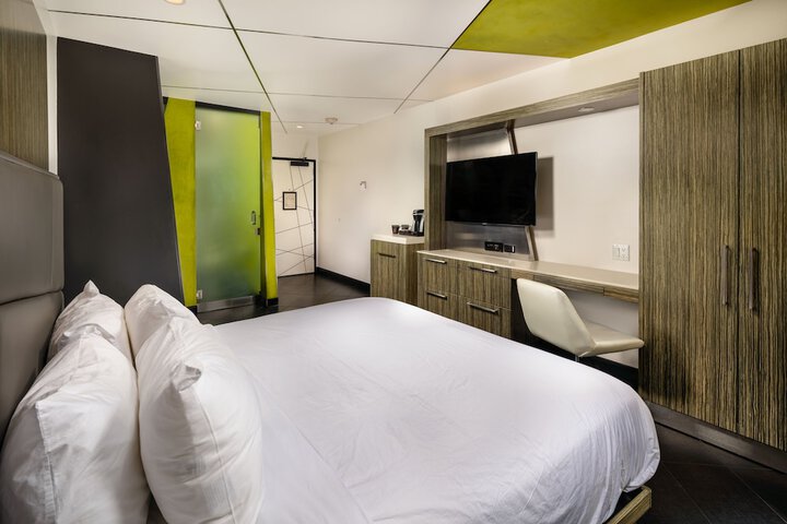 Room 29 of 76