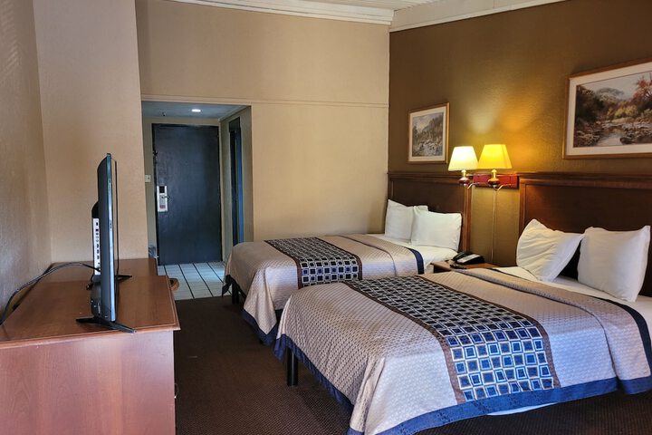Room 8 of 37