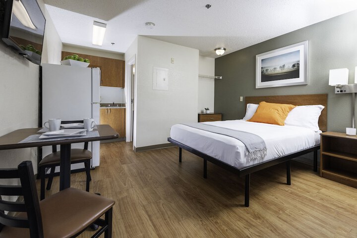 Room 5 of 6