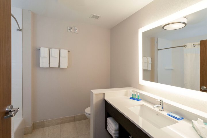 Holiday Inn Express and Suites Nebraska City by IHG