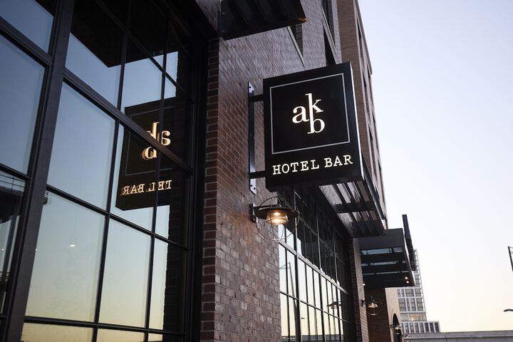 Hotel 5 of 77