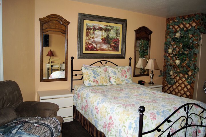 Room 28 of 65
