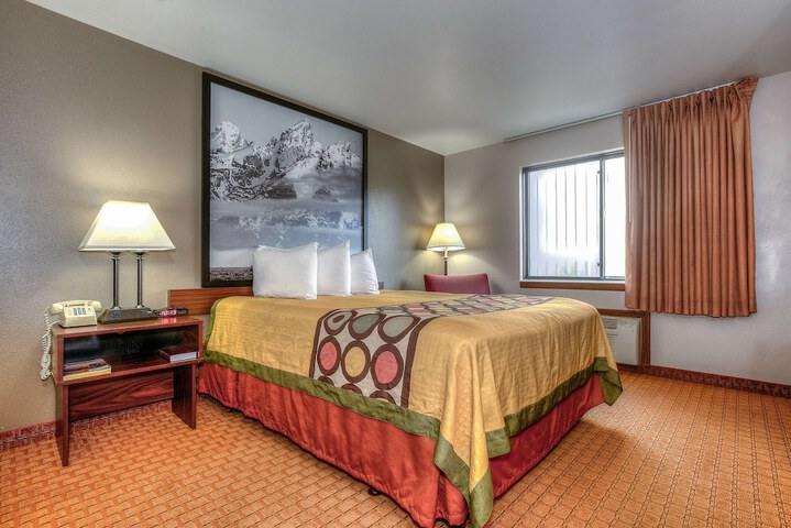 Room 13 of 19