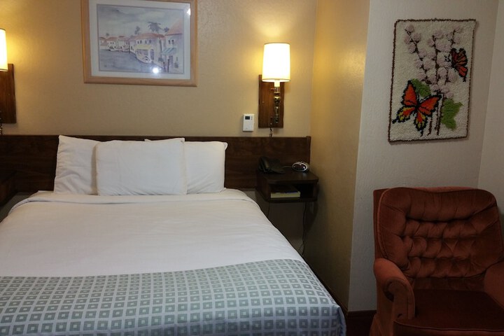 Room 14 of 36