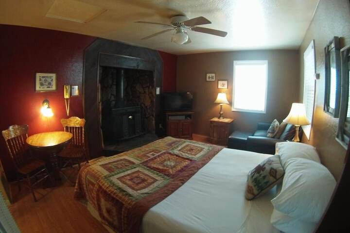 Room 33 of 48