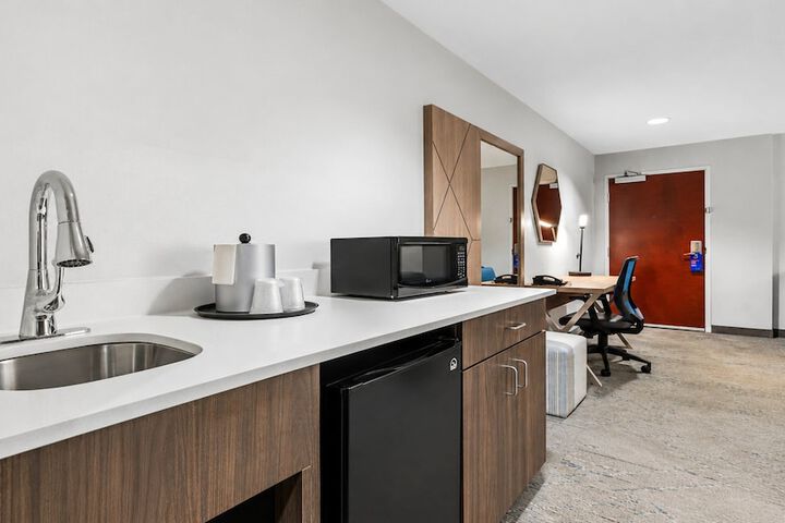 Holiday Inn Express Hotel & Suites FLORENCE NORTHEAST by IHG