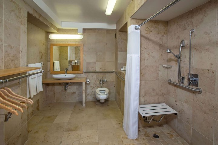 Grand Naniloa Hotel Hilo - a Doubletree by Hilton