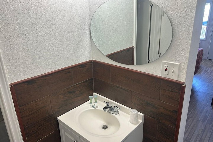 Room 26 of 65