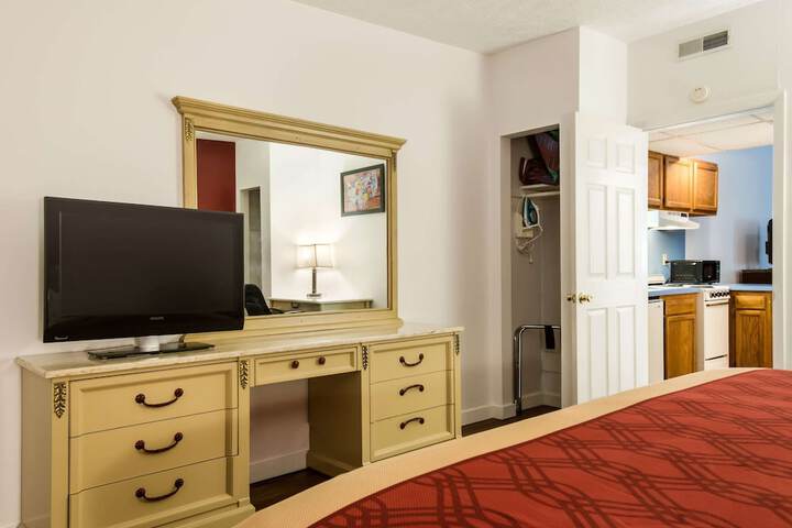 Room 7 of 33