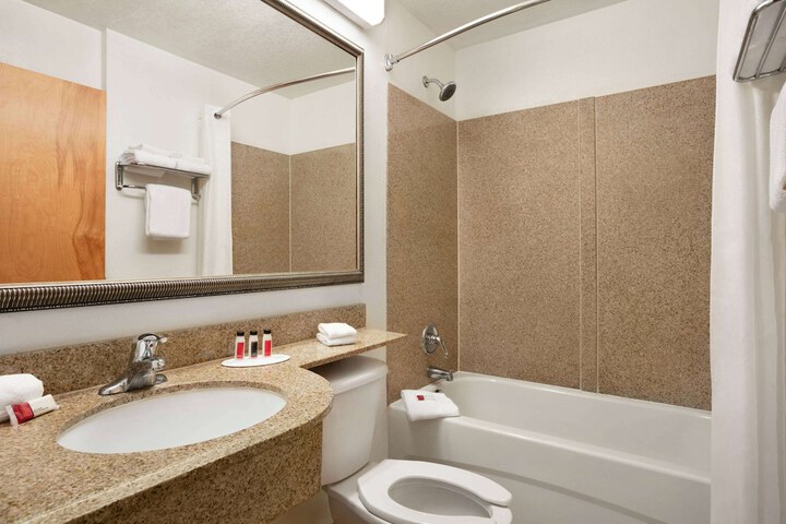 Room 10 of 20