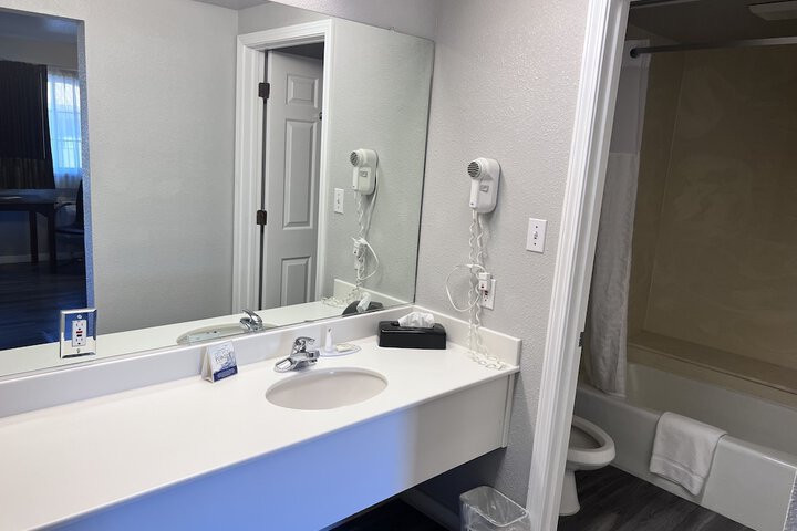 Room 12 of 34