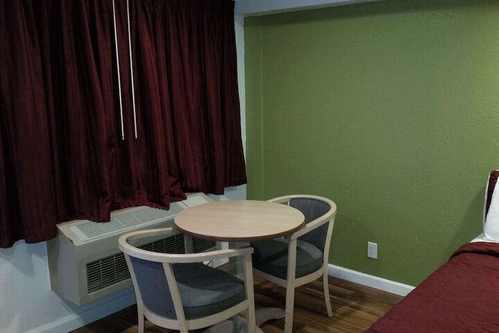 Room 15 of 16