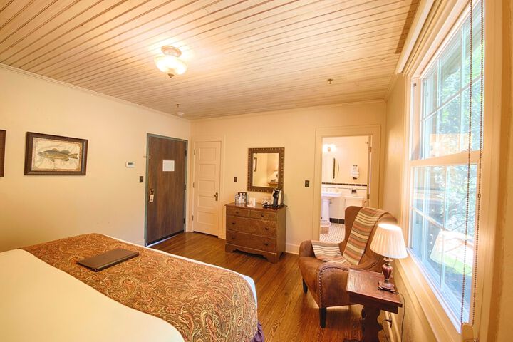 Room 62 of 243