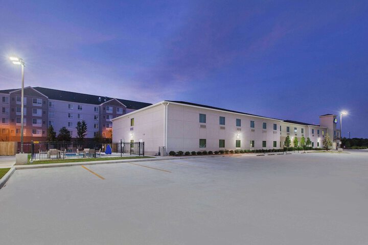 Hotel 5 of 21