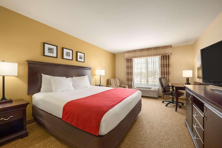 Country Inn & Suites by Radisson Minot, ND