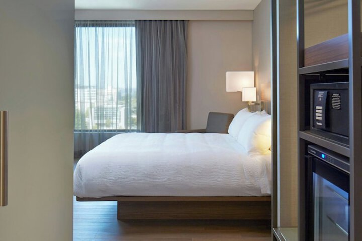AC Hotel by Marriott Seattle Bellevue / Downtown