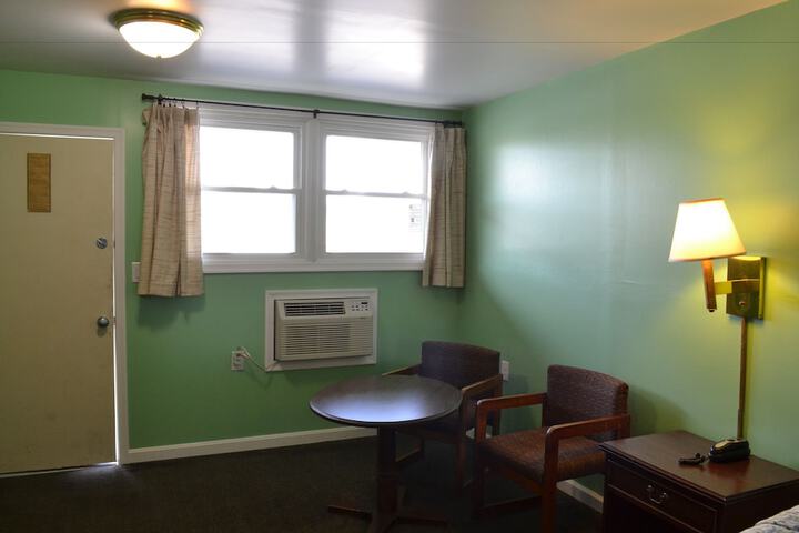 Room 27 of 34