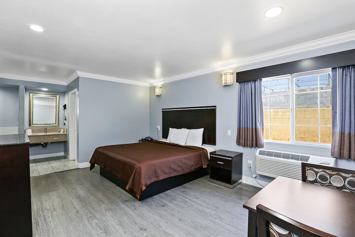 Room 18 of 39