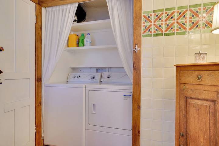 Patagonia Cottage w / Patio & Yard: Walk to Town!