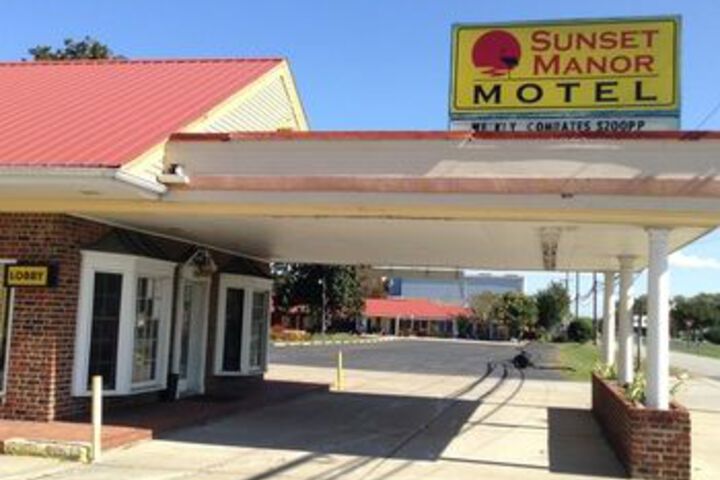 Sunset Manor Motel