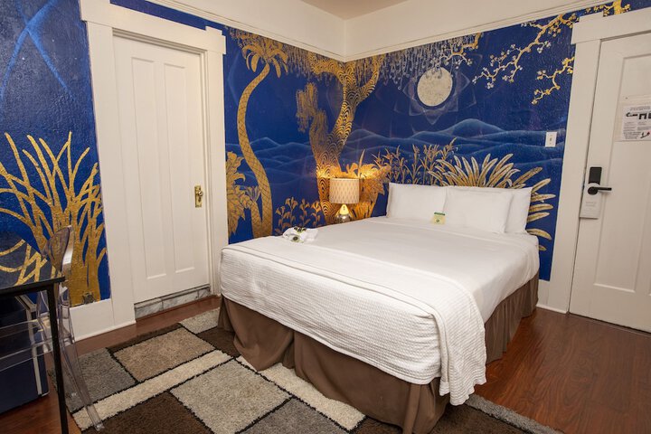 Room 33 of 89