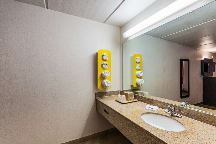 Motel 6 Cleveland TX