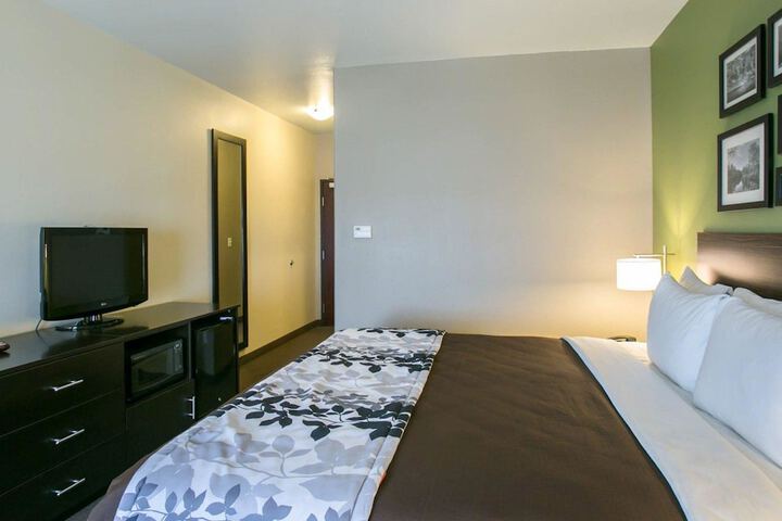 Room 9 of 26