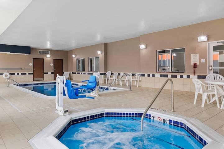 Comfort Inn & Suites Marion I-57