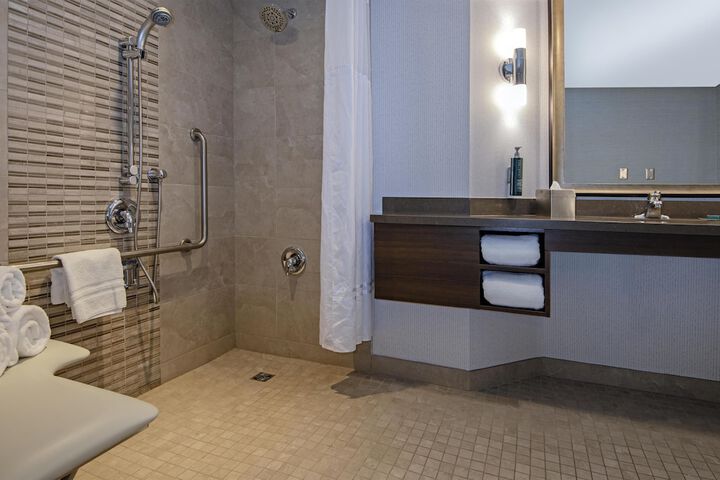 DoubleTree by Hilton Hotel West Edmonton