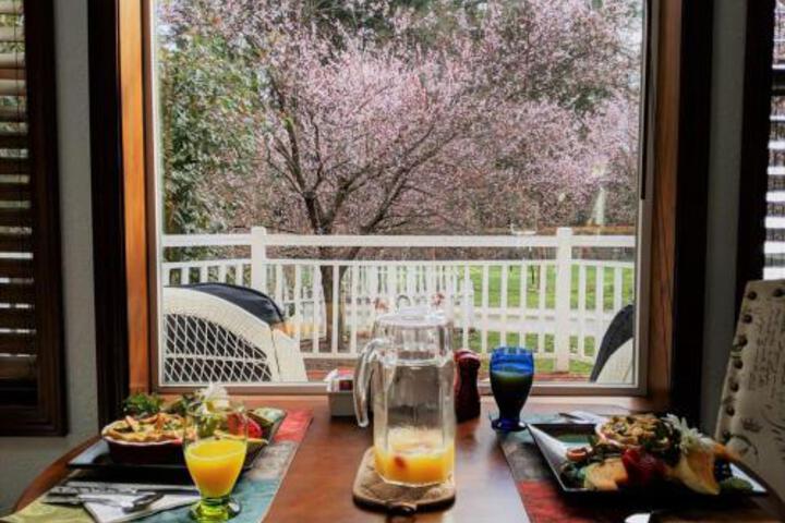 Arbor Rouge Cottage