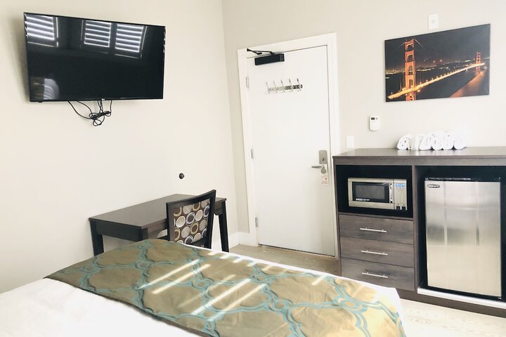 Room 28 of 34