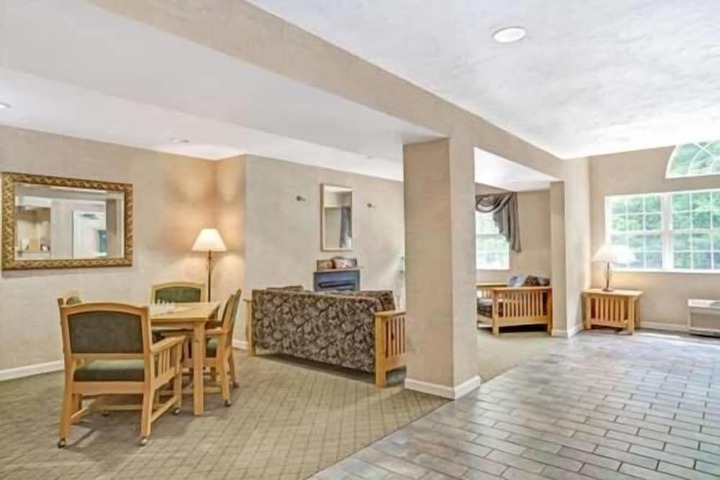 Sturbridge Plaza Hotel
