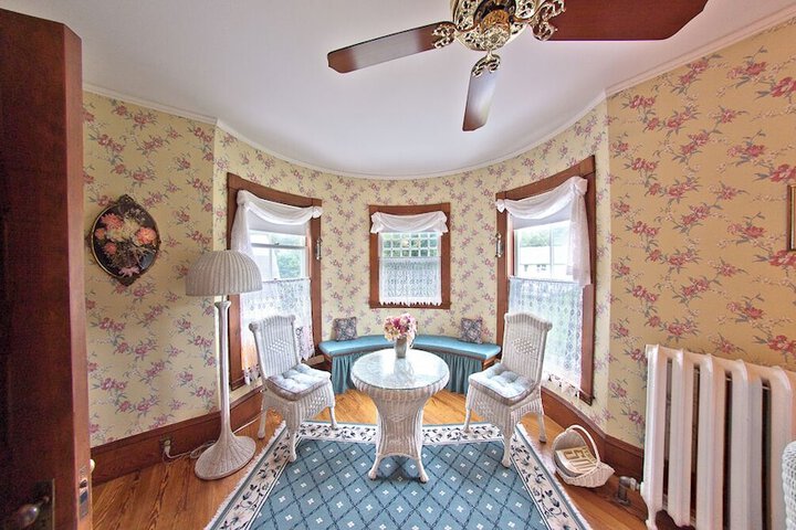 The Jeweled Turret Inn