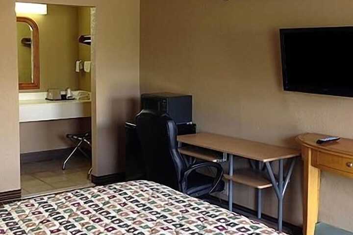 Room 8 of 16