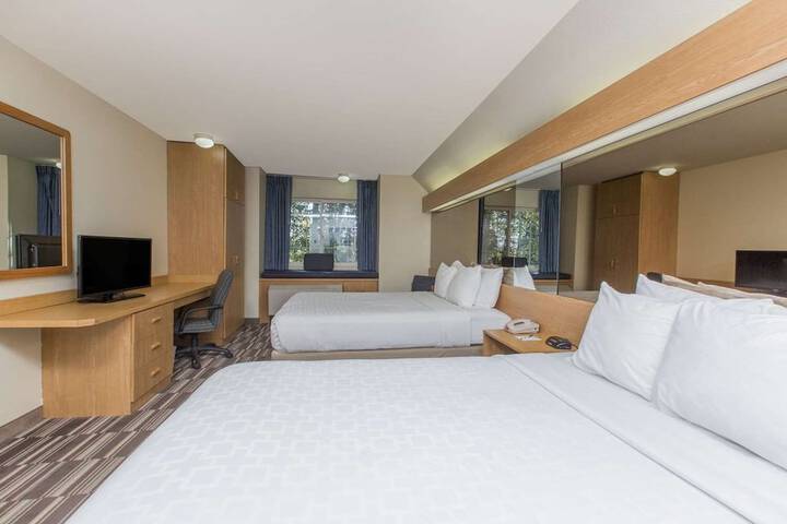 Room 6 of 12