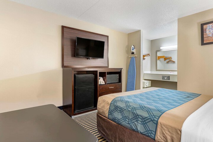 Room 9 of 23