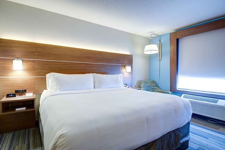 Holiday Inn Express & Suites - North Platte by IHG