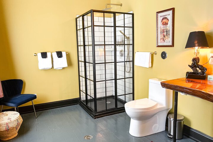 Room 6 of 120
