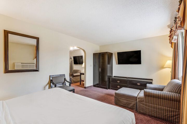 Econo Lodge Whitehall near Michigans Adventure