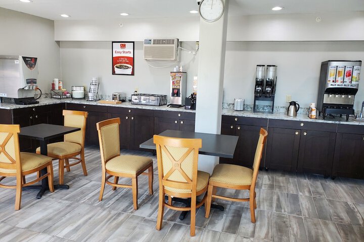 Econo Lodge Inn & Suites Mason City - Clear Lake