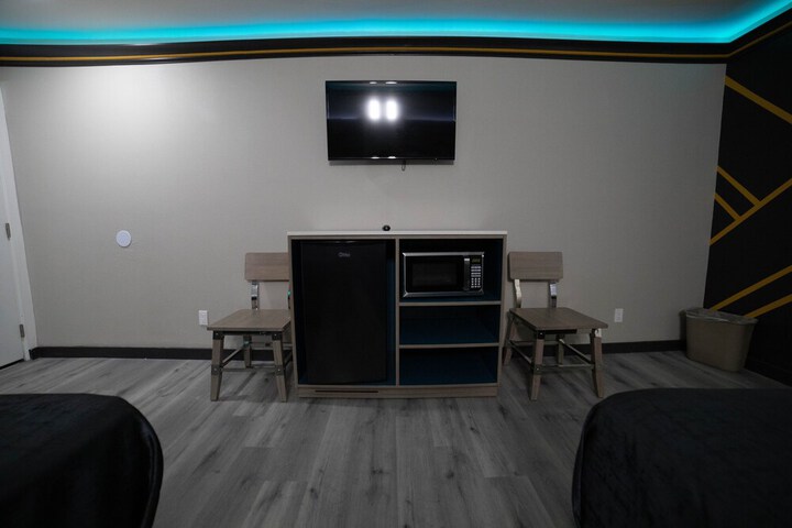 Room 8 of 20