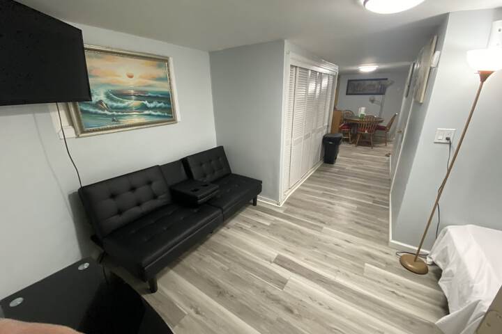 Nice 2 bedroom Apt With Patio