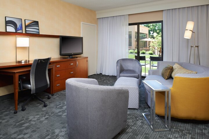 Room 21 of 33