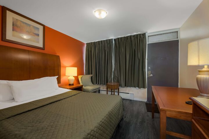 Room 17 of 38