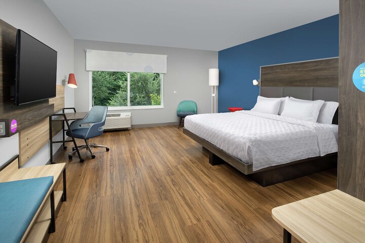 Room 32 of 48