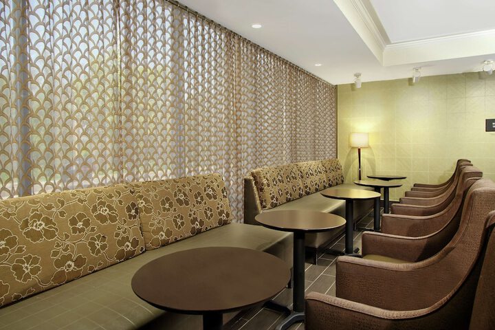 Dining 46 of 60