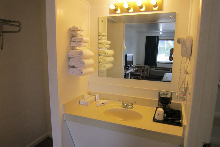 Room 12 of 12